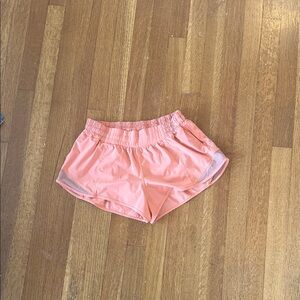 Lululemon Hotty Hot Tangerine Coral Low-Rise Lined Shorts 2.5”